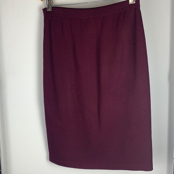 ST. JOHN skirt set. - Picture 10 of 14